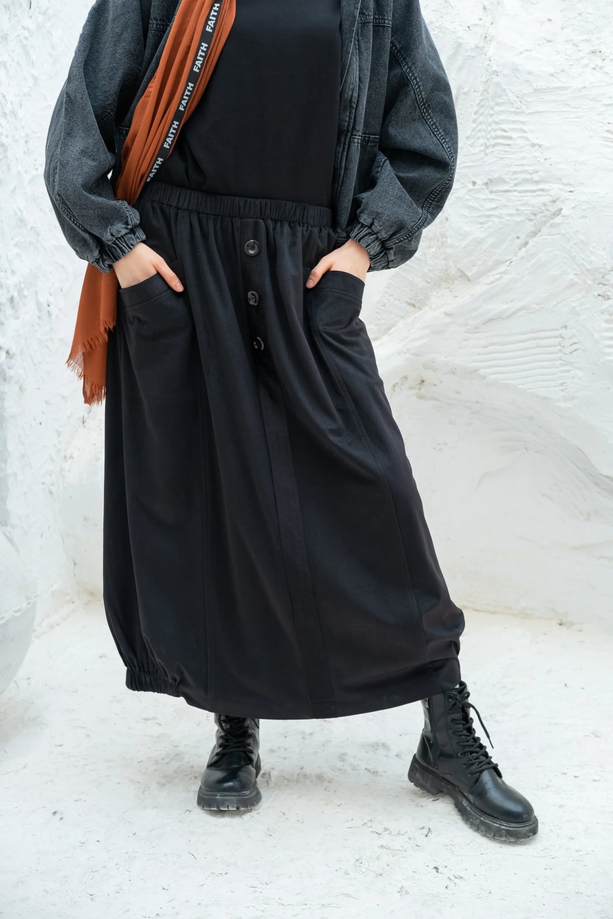 Trendy Velvet Black Skirt